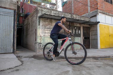 He grew up in the corridors of the village 21-24 of Barracas, between flooded streets, power outages and shared rooms, the most unattainable dream was another: a house of his own