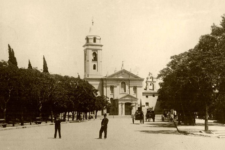 La fachada de la iglesia de Nuestra Señora del Pilar en 1892