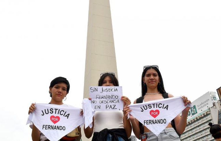 Manifestantes se concentraron en el Obelisco en reclamo de justicia por la muerte de Fernando Baéz Sosa
