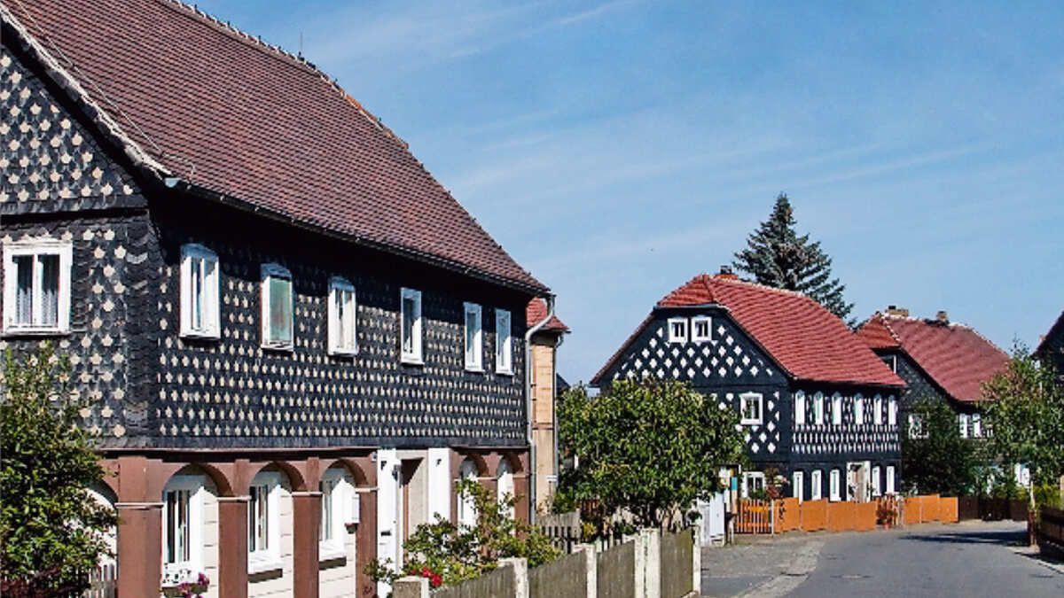 Casas típicas da região de Oberlausitz (Alta Lusácia), uma área histórica que ocupa grande parte dos estados federais da Saxônia e Brandemburgo, bem como pequenas partes da República da Polônia.
