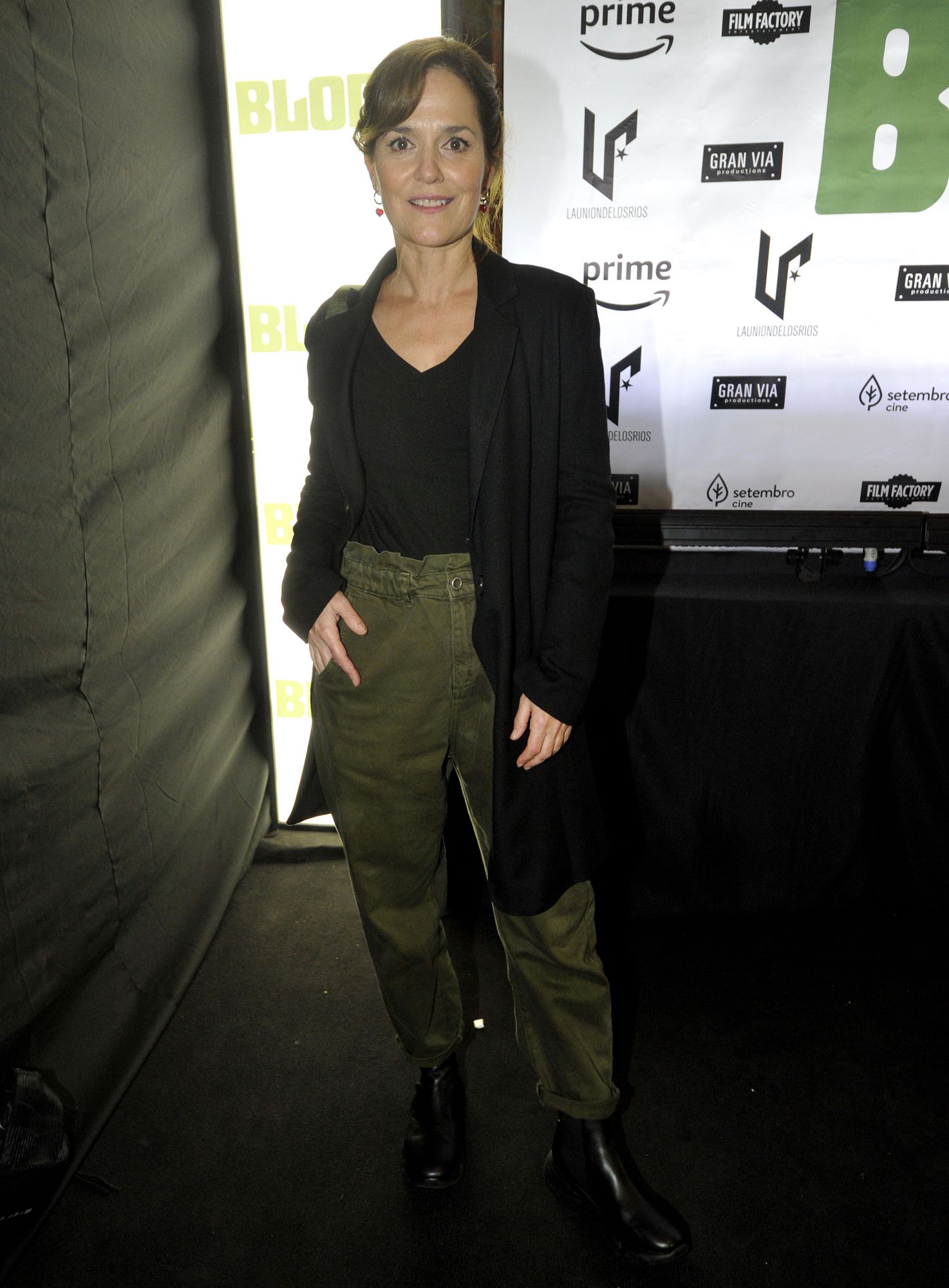 Un pantalón en verde musgo fue el gran protagonista del look de Andrea Pietra