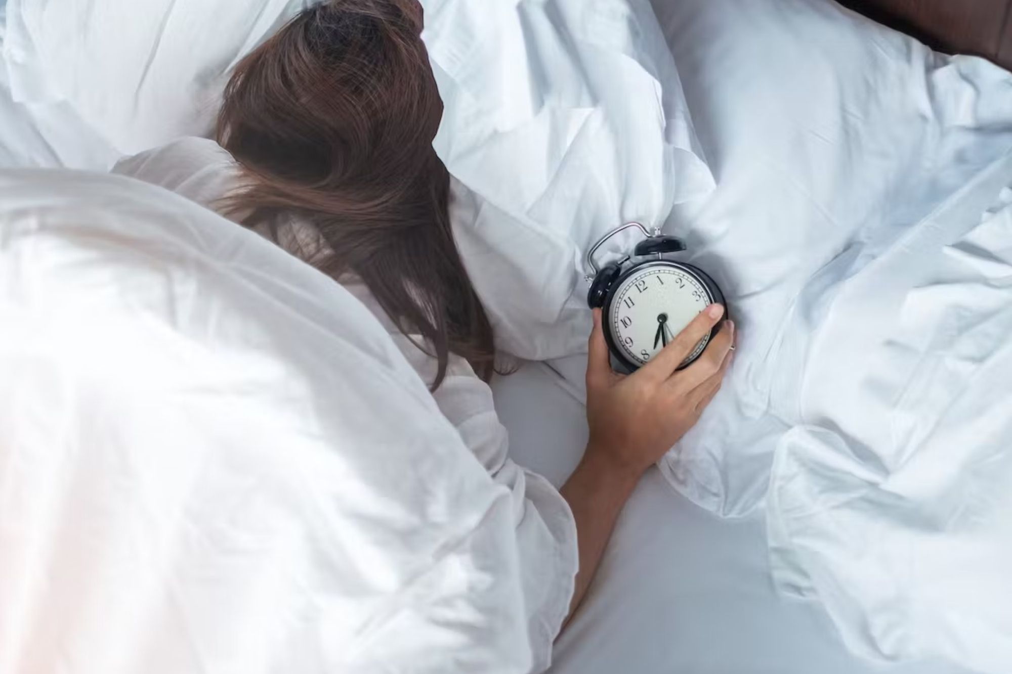 El insomnio es un desorden del sueño donde las personas tienen desde problemas tanto para conciliarlo, como para mantenerse dormidos, incluso para alcanzar un descanso de buena calidad