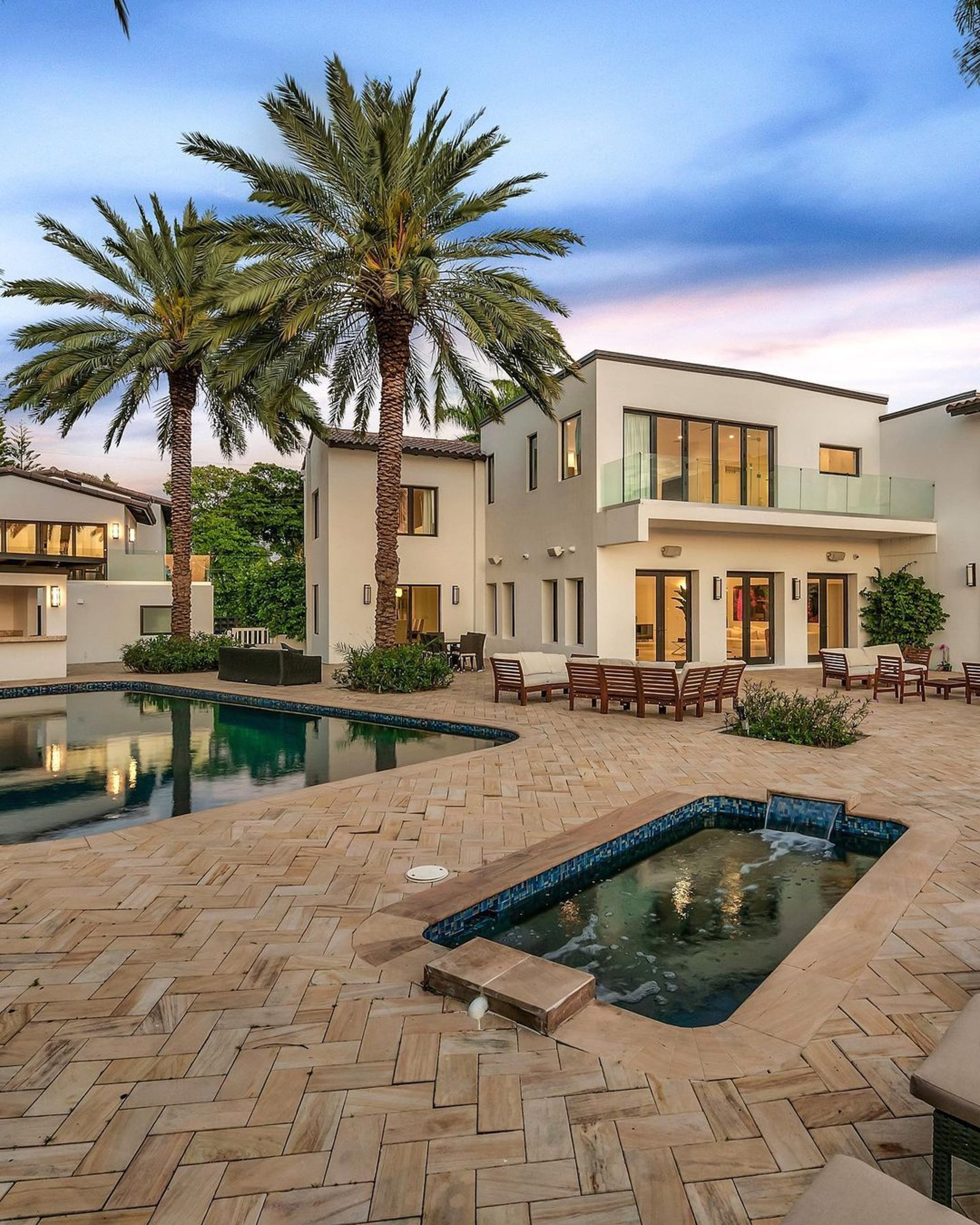 LN Así son las mega mansiones de Shakira, Jennifer López y Marc