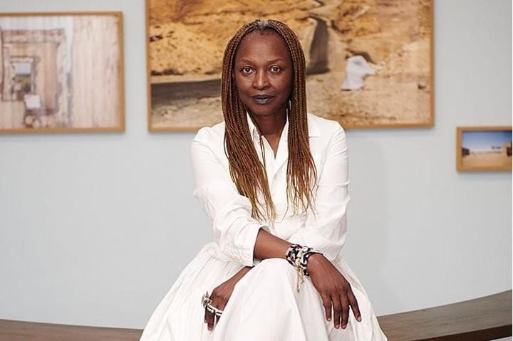 Koyo Kouoh, conservadora jefa y directora ejecutiva del Museo Zeitz de Arte Contemporáneo de África. Foto: La Biennale di Venezia