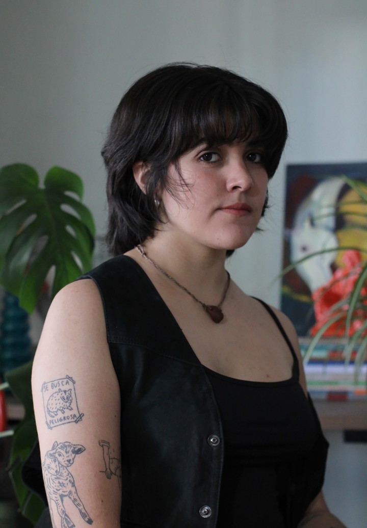 La joven Tamara Silva Bernaschina, considerada una de las voces más importantes de la nueva literatura uruguaya. Foto: gentileza Páginas de Espuma.