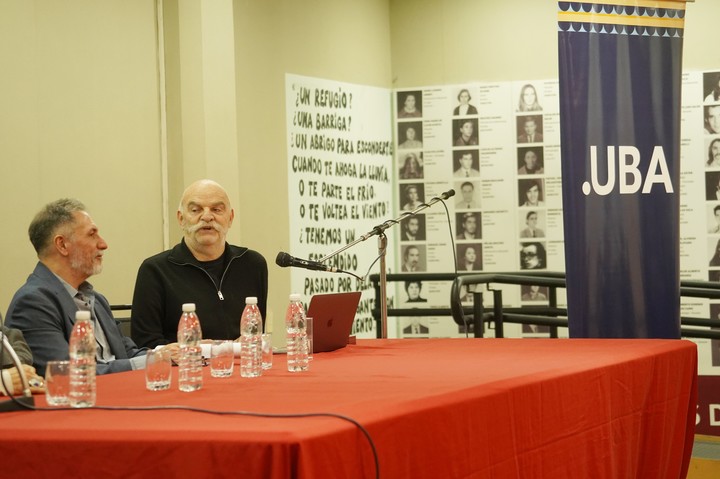 El escritor Martín Caparrós recibió el Honoris Causa de la UBA en la Facultad de Filosofía y Letras. Foto: Martín Bonetto.