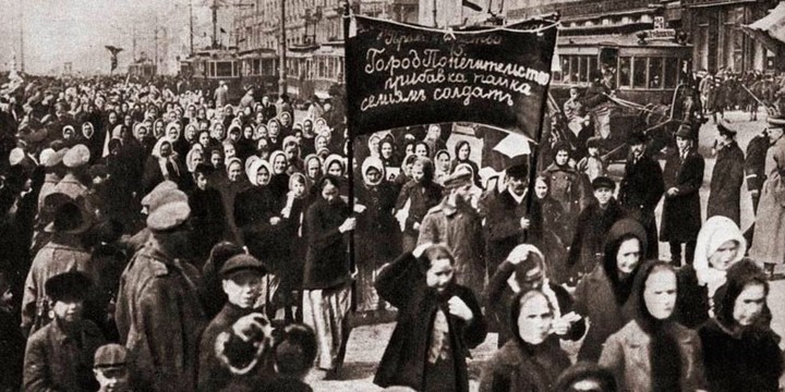 Efeméride 8 de marzo: mueren 129 mujeres en el incendio de una fábrica textil de Nueva York en la que se habían encerrado para reclamar iguales derechos laborales que los hombres.