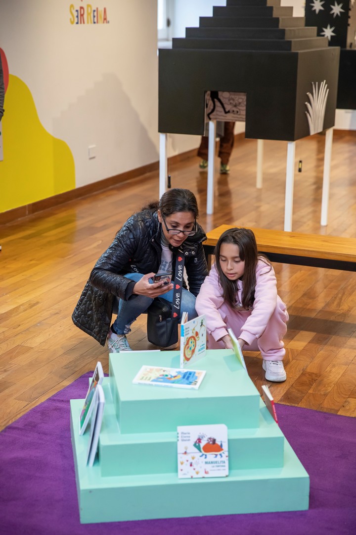 ¡Cuánto cuento! Y el camino de Manuelita”, la gran exposición en homenaje a María Elena Walsh que inauguró este martes en el tercer piso (sala 303) del Palacio Libertad. Foto: gentileza.