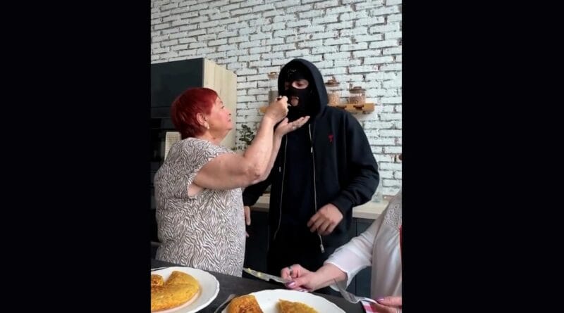 LAY’S Anuncio - Ceciarmy y la tortilla: con o sin cebolla? (2025)