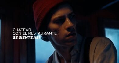 PEDIDOS YA Publicidad - Pedir empanadas desde un barco (Argentina 2025)
