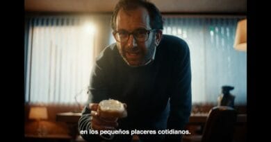 QUESO FINLANDIA Publicidad - Psicologo se quiere comer al paciente entre 2 panes (Argentina 2025 )