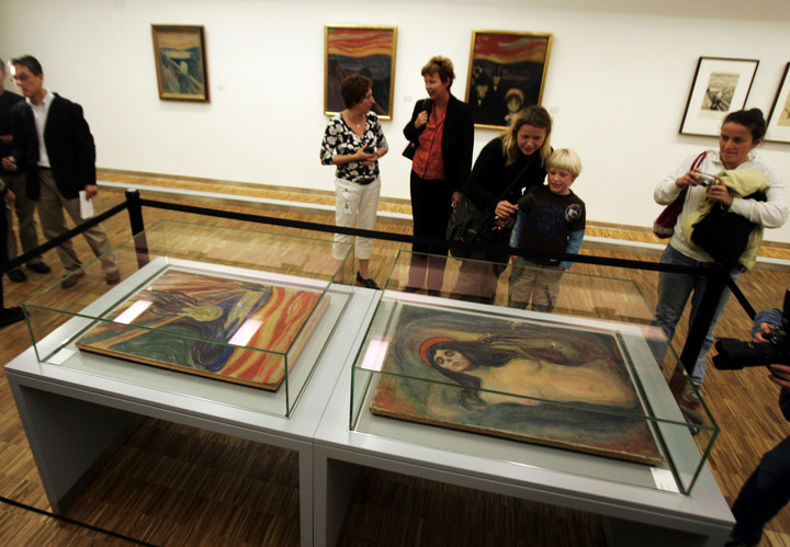 "El Grito" y "Madonna" fueron robadas del Museo Munch el 22 de agosto de 2004 a plena luz del día, en un audaz asalto por dos ladrones enmascarados y armados, y recuperadas el 31 de agosto de 2006.