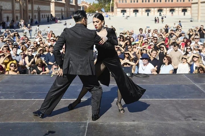 Los ganadores del Mundial de Tango de Buenos Aires 2024, Sebastián Martínez y Ayelen Morando cosecharon una ovación. Foto: gentileza.
