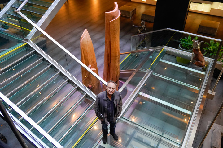 El escritor francés Hervé Le Tellier en Buenos Aires. Foto Maxi Failla.