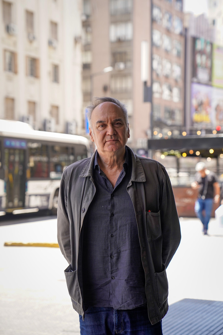 El escritor francés Hervé Le Tellier en Buenos Aires. Foto Maxi Failla.