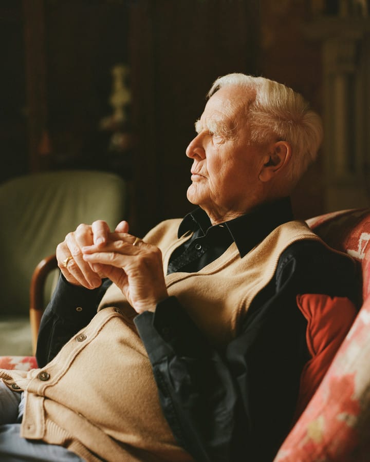John le Carré en su casa de Londres en 2019. (Charlotte Hadden/The York Times).