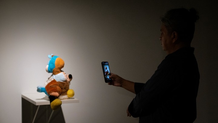 Fractura expuesta, en la Sala 1, una exhibición colectiva curada por Silvia Gurfein que reúne a Gala Altamare, Eugenia Braconi, Mara Caffarone, Yuyo Gardiol, Carla Grunauer y Delfina Liderjover. Foto: gentileza.