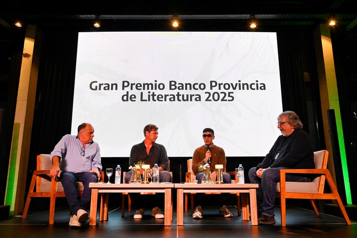 Fue presentado el libro que reúne los cuento ganadores del Gran Premio de Literatura 2025, la cuarta edición del concurso que promueve Banco Provincia, en Mar del Plata. Foto: Prensa Banco Provincia