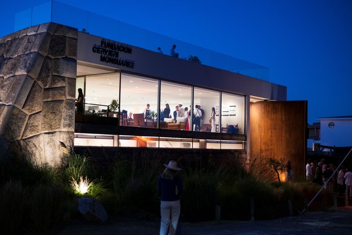 El espacio. En José Ignacio, convoca cada temporada al arte latinoamericano. 