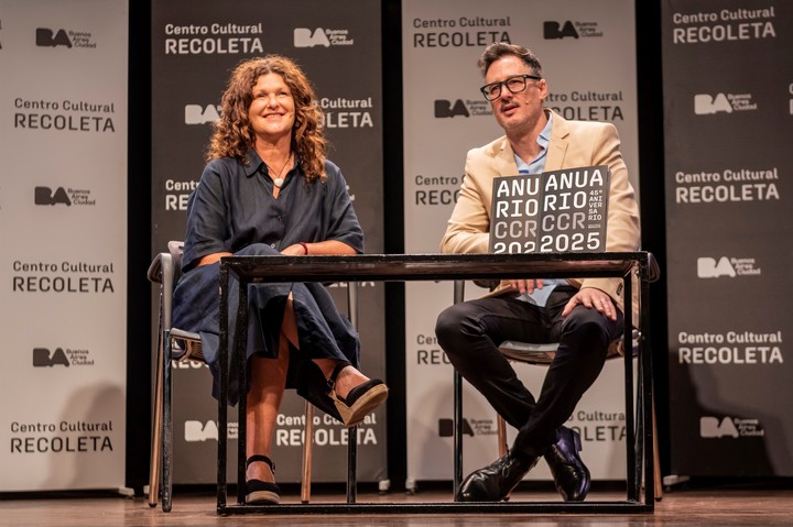 La ministra de Cultura porteña, Gabriela Ricardes, y el director del CC Recoleta, Maximiliano Tomas. Foto: gentileza  prensa CCRecoleta.