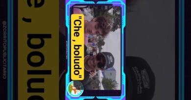 Boludo boludo! Checo llega en monopatín y arma quilombo con Franco