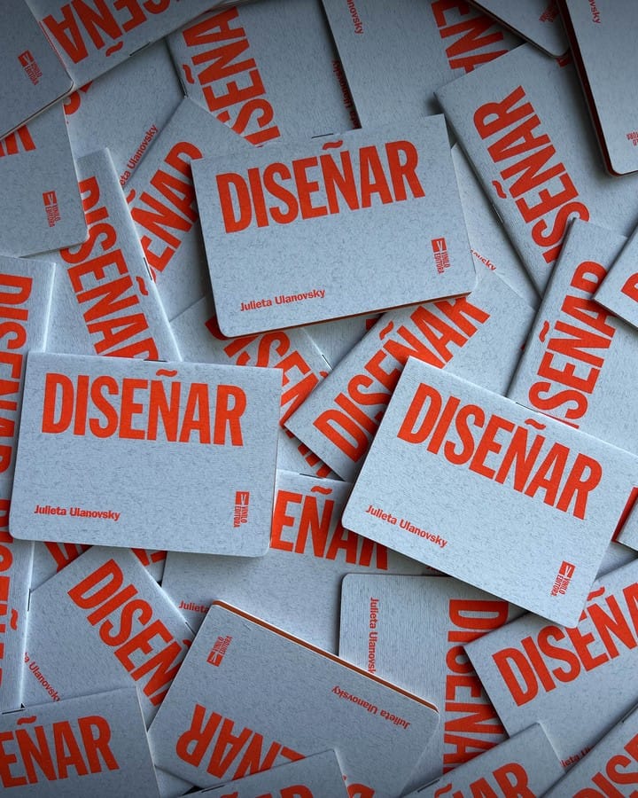 Escribir, Editar, Entrevistar, Divulgar, Ilustrar, Imaginar y Leer, los títulos de la serie Flash de editorial Vinilo. Foto: gentileza.