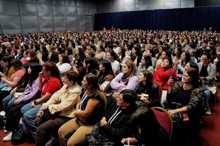 Una de las charlas de la Feria del Libro 2025. Foto: Martín Bonetto.