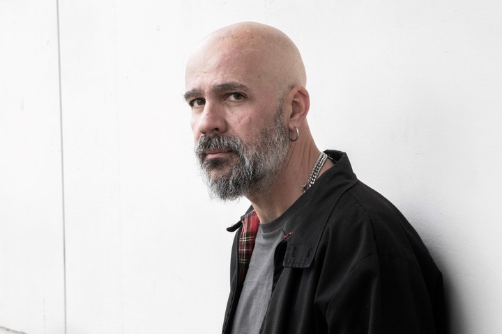 Afonso Cruz,  autor de Vamos a comprar un poeta (Libros del Asteroide), retratado en Buenos Aires. Foto: gentileza.