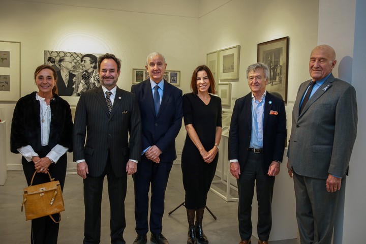 El actual presidente de la Academia, Sergio Baur, y el presidente del Fondo Nacional de las Artes, Tulio Andreussi Guzmán, en la inauguración de la  “90 años de la Academia Nacional de Bellas Artes. Un recorrido por su patrimonio”. Foto: gentileza.