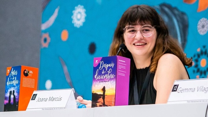 Las entradas para ver a Joana Marcús, que llegó al país para presentar su primera novela escrita directamente para editorial, Los ecos de Jude, se agotaron en cuestión de segundos. Foto: redes sociales.